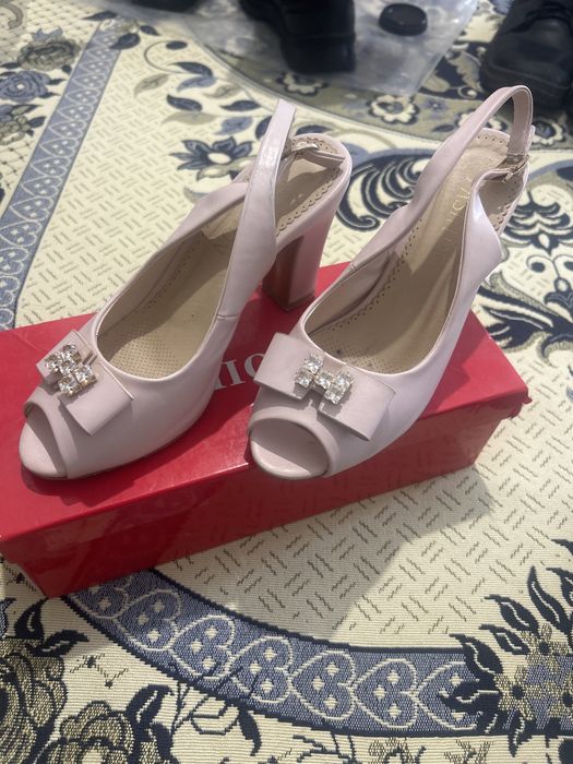 Женский босоножки