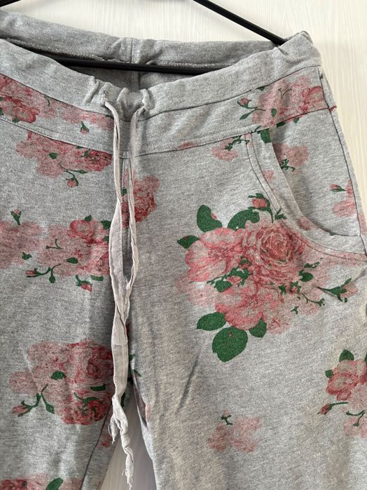 Pantaloni de trening cu buzunare, cu siret in talie, gri cu transafiri