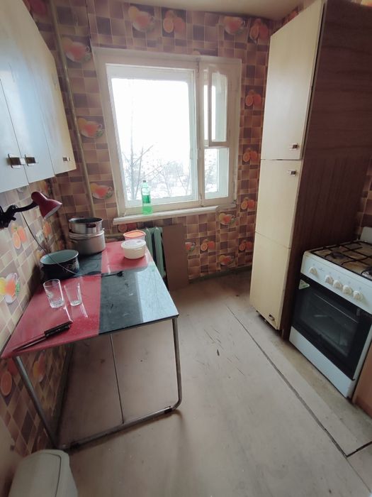 Продам 2 х комн., 4 мкр, дом 11, этаж 4.