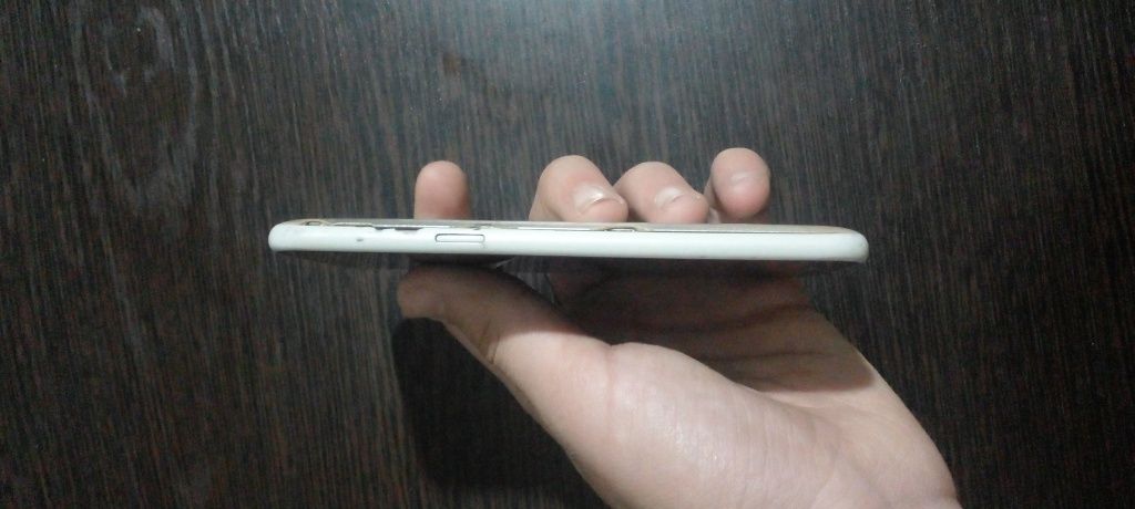 Samsung j2 sotiladi hechnima qilmagan aybi yõq