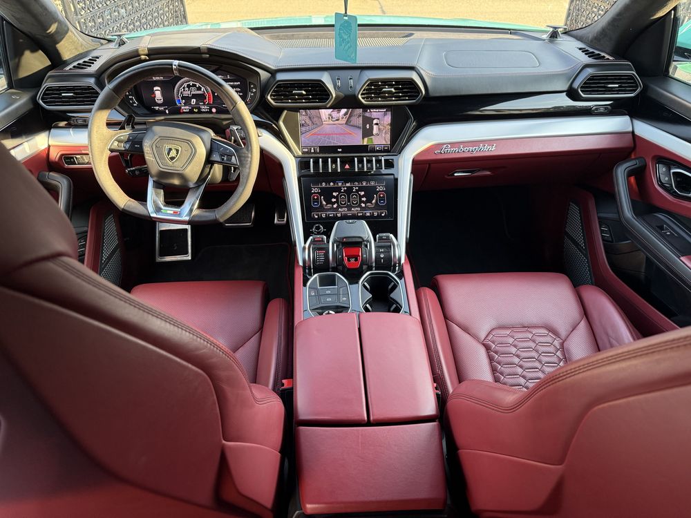 Lamborghini urus de vanzare culoare deosebita Tifany Blue Miami