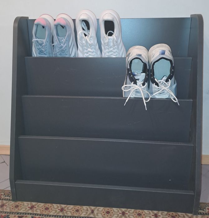 Практичен шкаф за обувки