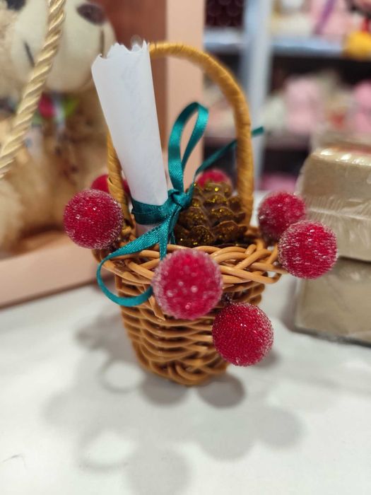 Ръчно изработени коледни кошнички с късметчета