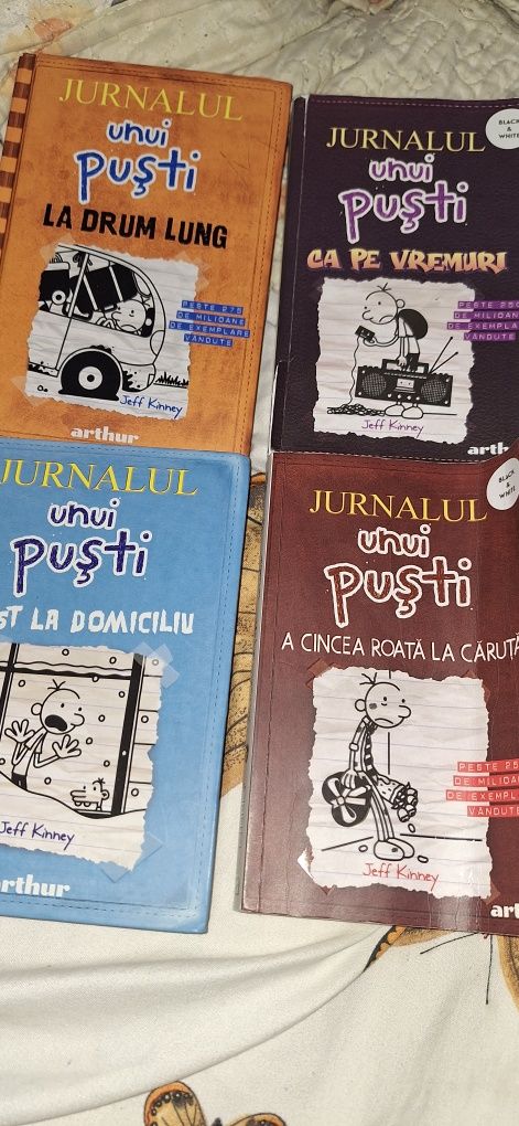 Vând 4 carti Jurnalul unui pusti, sunt în stare foarte bună