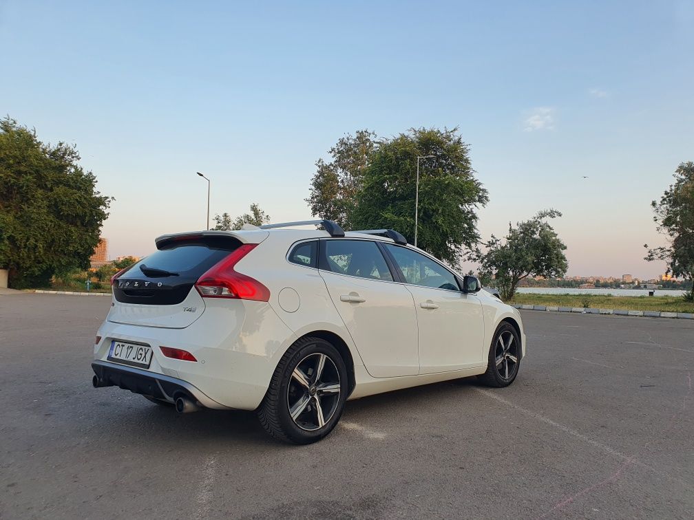 Volvo V40 2.0B 190 cai 2018