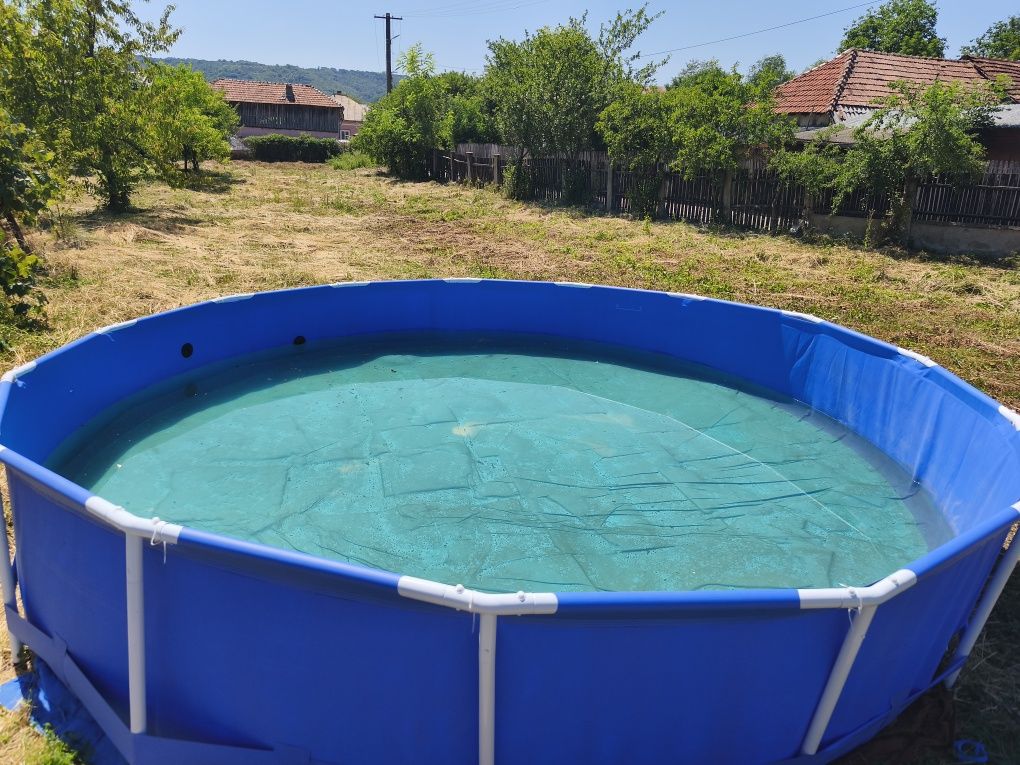 Vând piscina summer waves