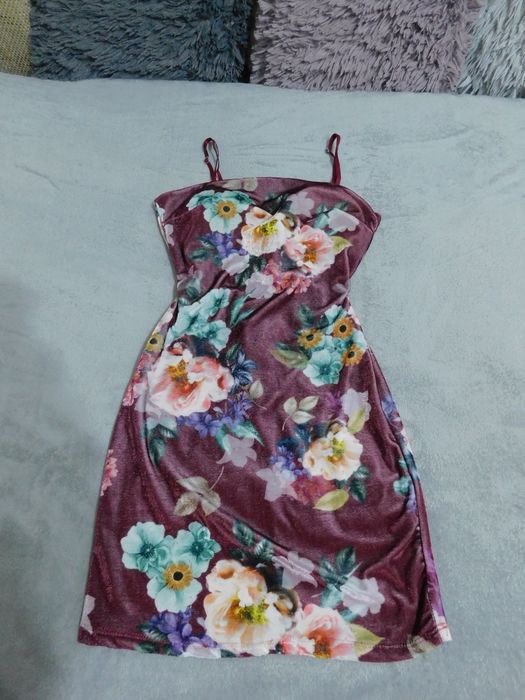 Rochie cu flori din catifea