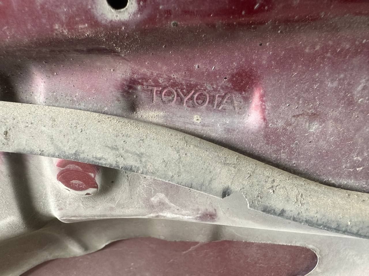 Капот Toyota Corolla 120,Седан.