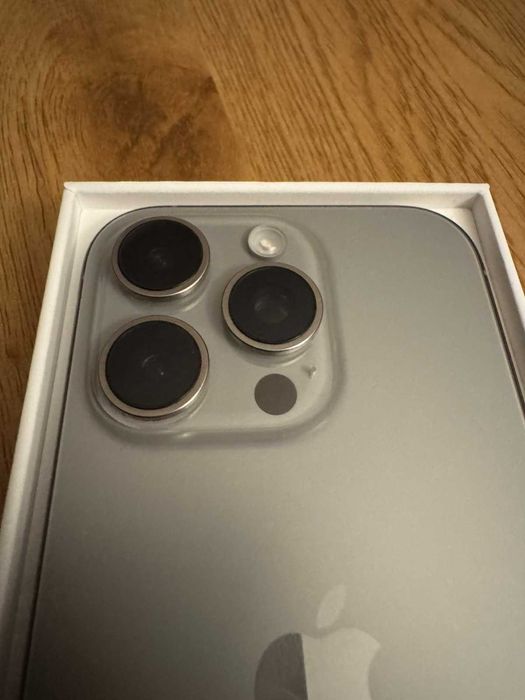 Iphone 16 pro natural titanium 128gb с оставаща още 18 месеца гаранция