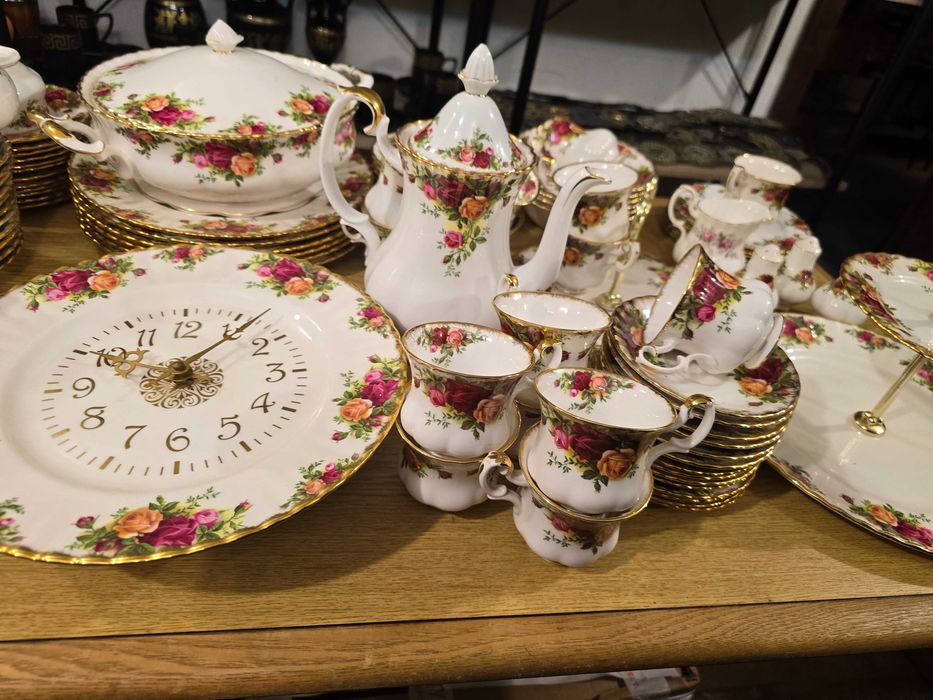 140 части !Royal Albert – Old Country Roses!
140 части  24K позлата !