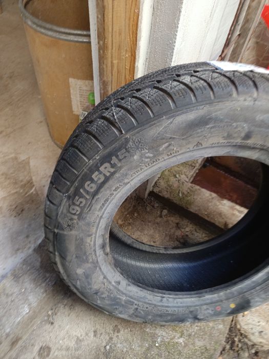 Vind cauciucuri folosite și unul nou