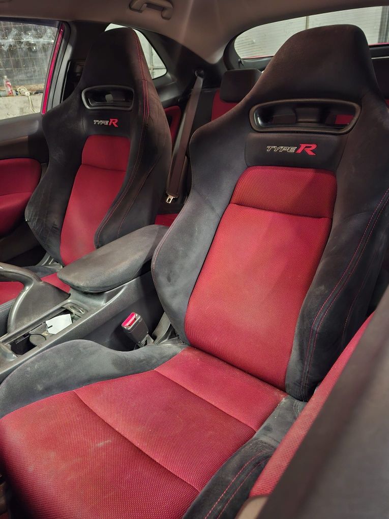 Dezmembrez Honda Civic VII Type R Fn2