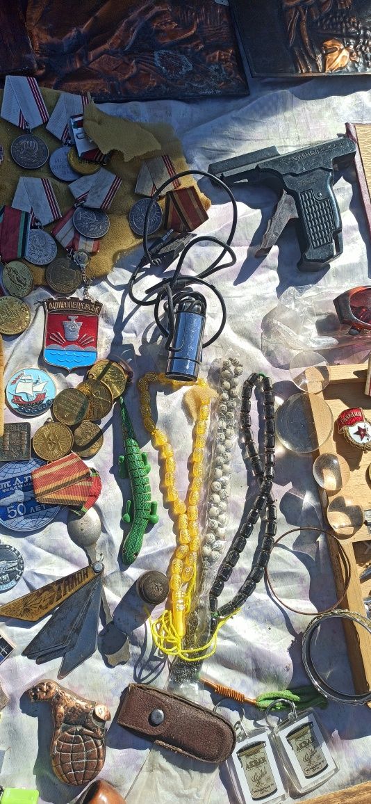 Значки медали марки монеты