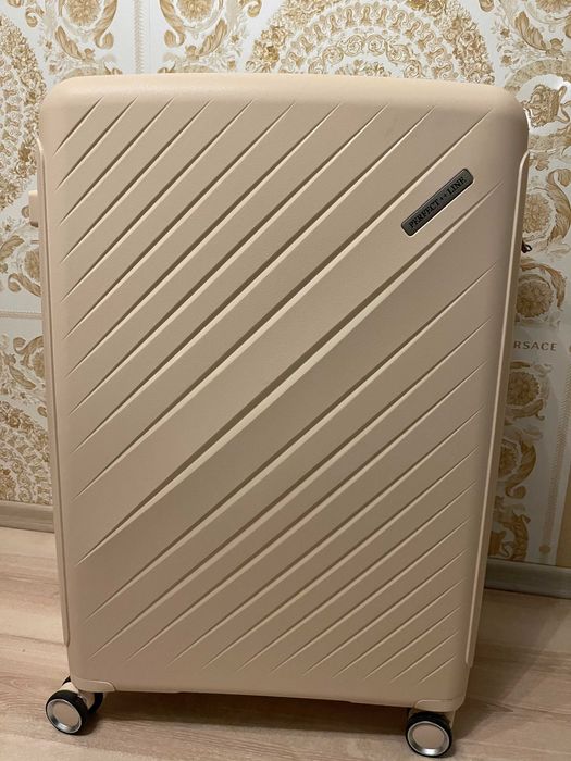 Чисто нов куфар - голям размер