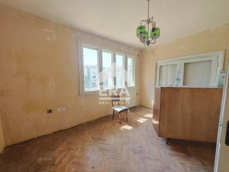 Продава се Четиристаен апартамент в Силистра, Център - 85 кв.м за 1059 €/кв.м - Снимка #5