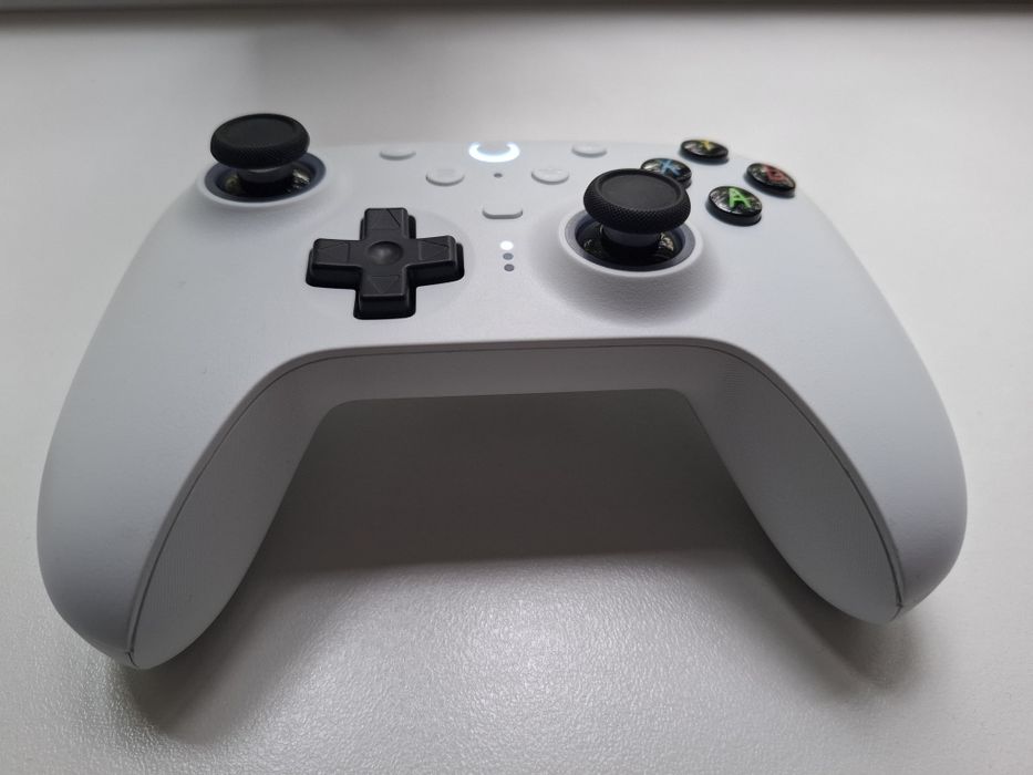 Игровой контроллер 8BitDo Ultimate 2 Wireless Controller белый