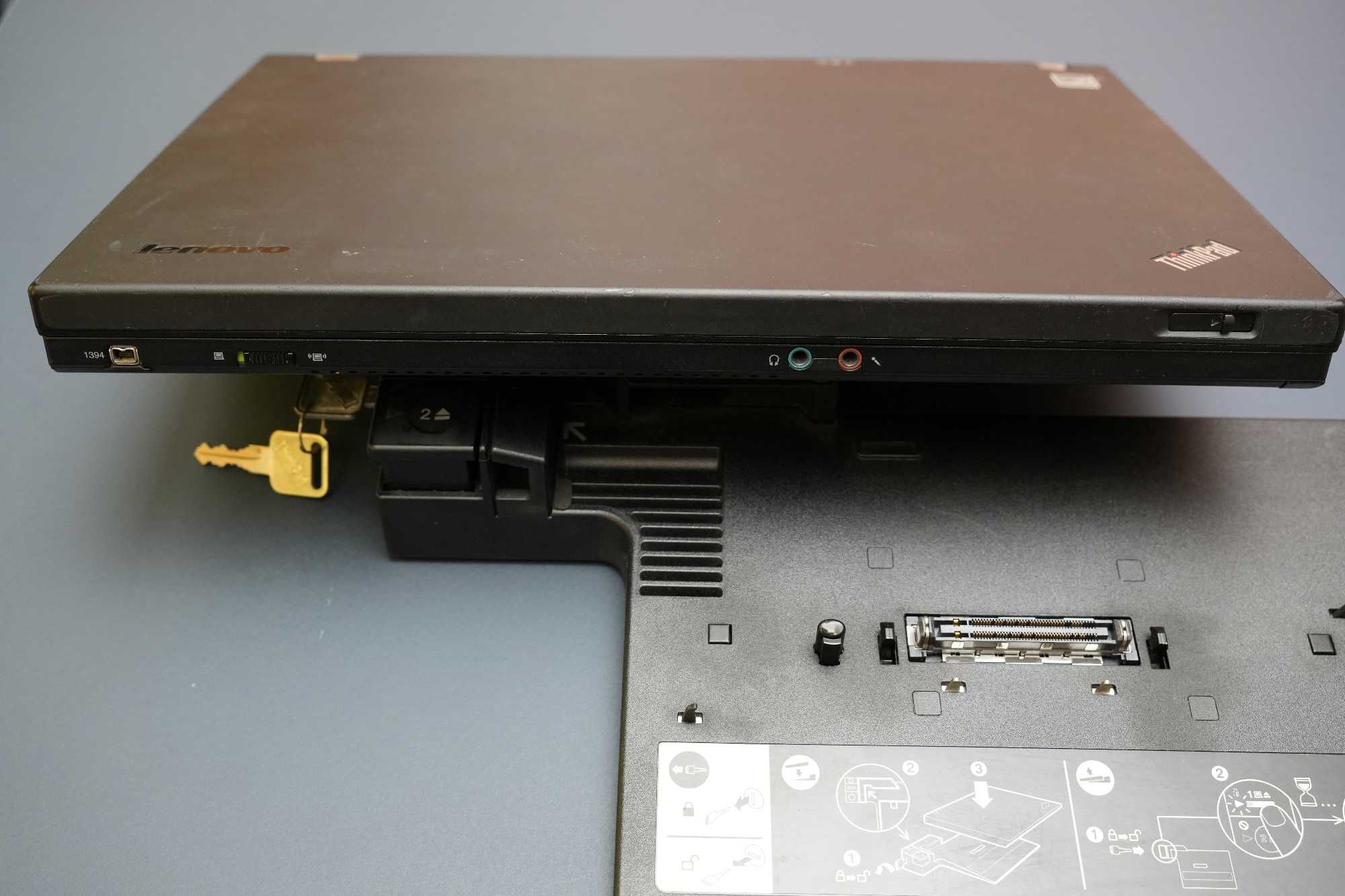 Продавам лаптоп Lenovo ThinkPad T400 с докинг станция и зарядно