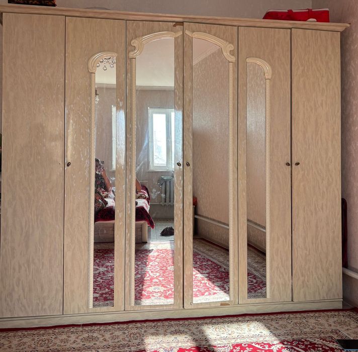 Шкаф спальный большой