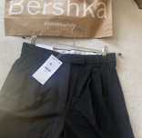 Черен панталон от Bershka