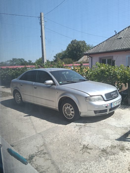Audi A4 B6 an 2004 motor 1.6  necesită reparații minore preț,1.500 eur