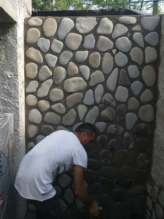 Vând și montez piatra de Rau