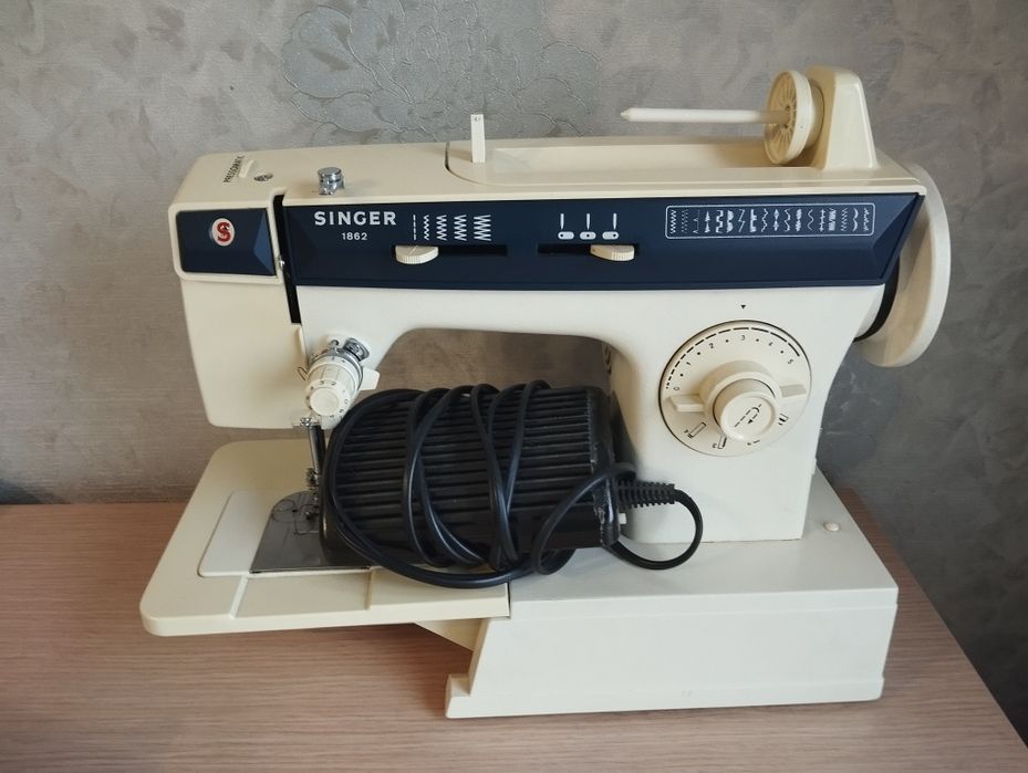 Продается немецкая швейная машинка фирмы Singer