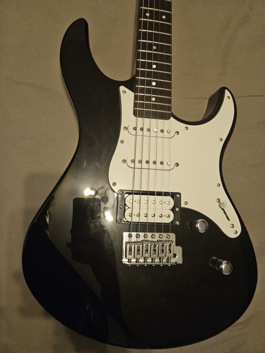 Yamaha Pacifica 112V