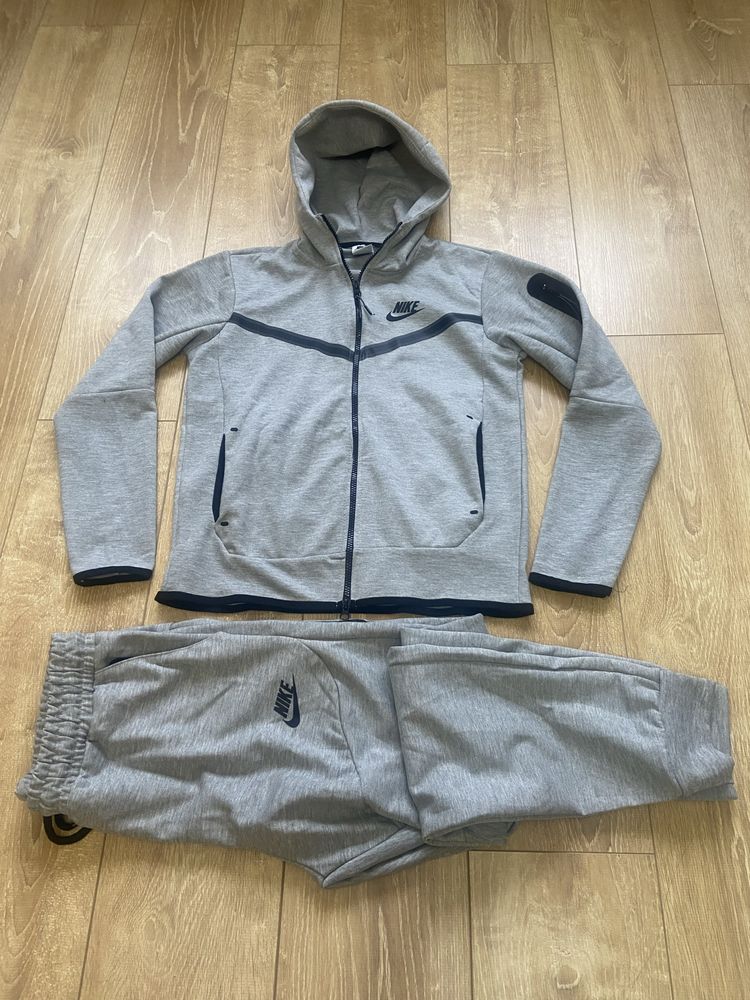 Trening Tech Fleece Nike marimea M, XL, XXL