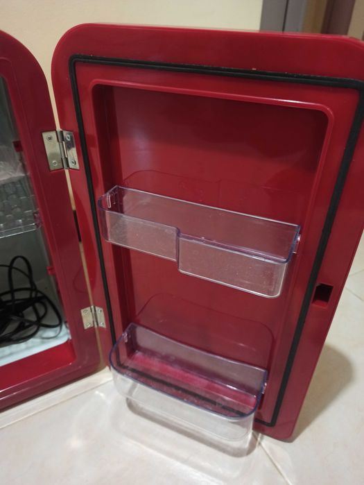 Мини хладилник Frescolina - 12V - за кола, камион, кемпер, лодка