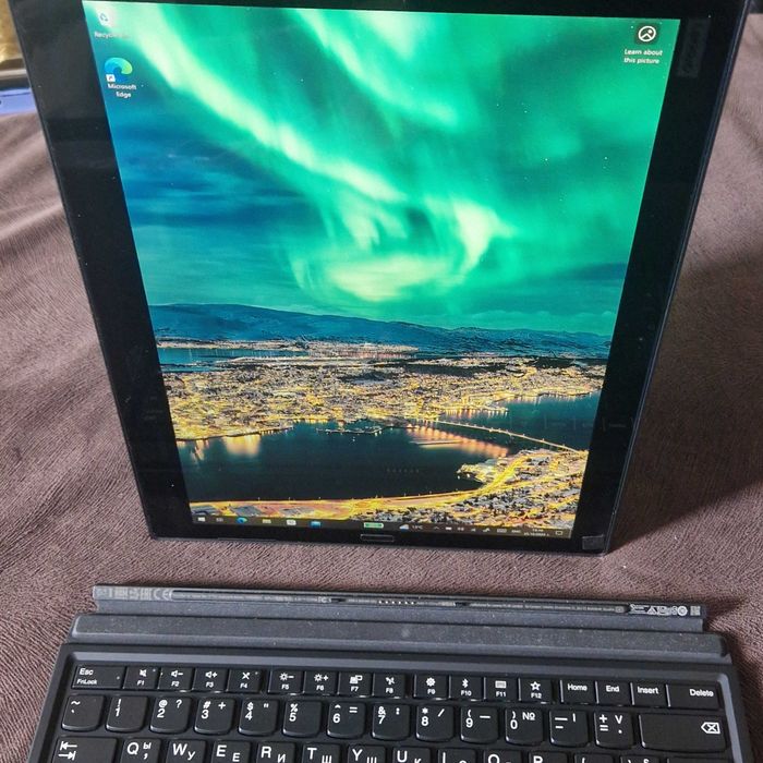 Продавам лаптоп таблет Lenovo ThinkPad X1 Tablet 3 Gen