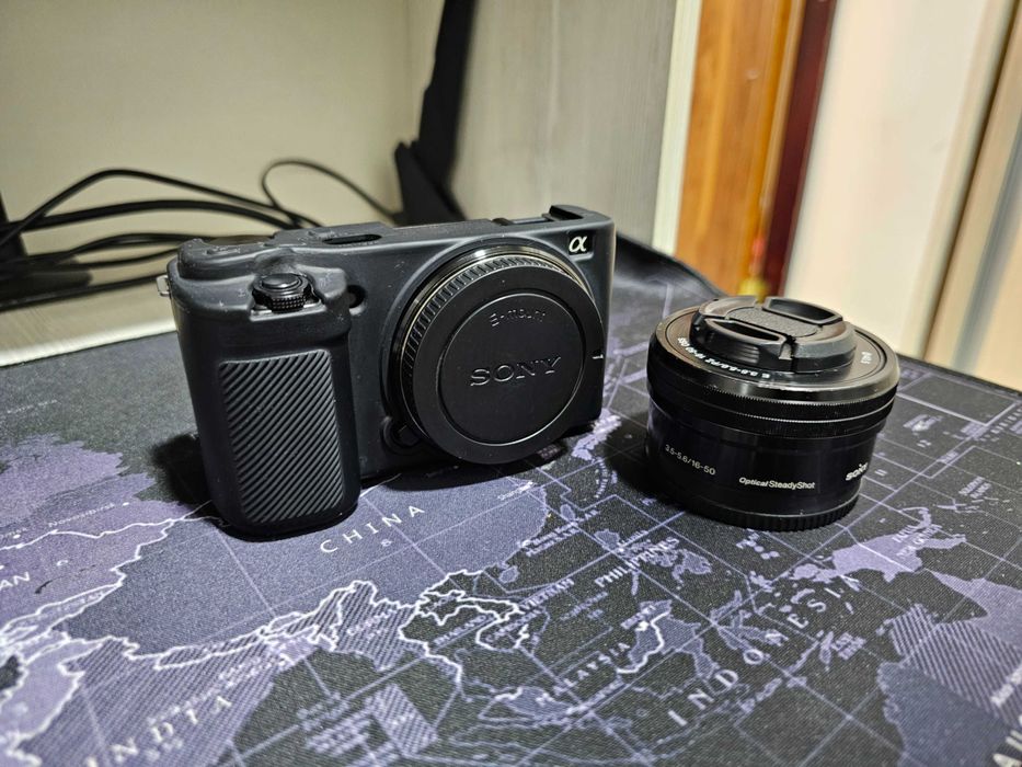 Продаю Sony ZV-E10 с китовым объективом