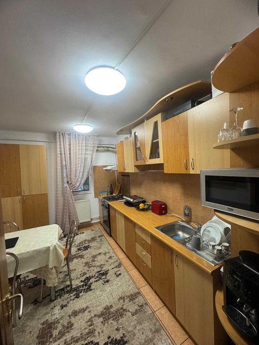 Inchiriez apartament 3 camere