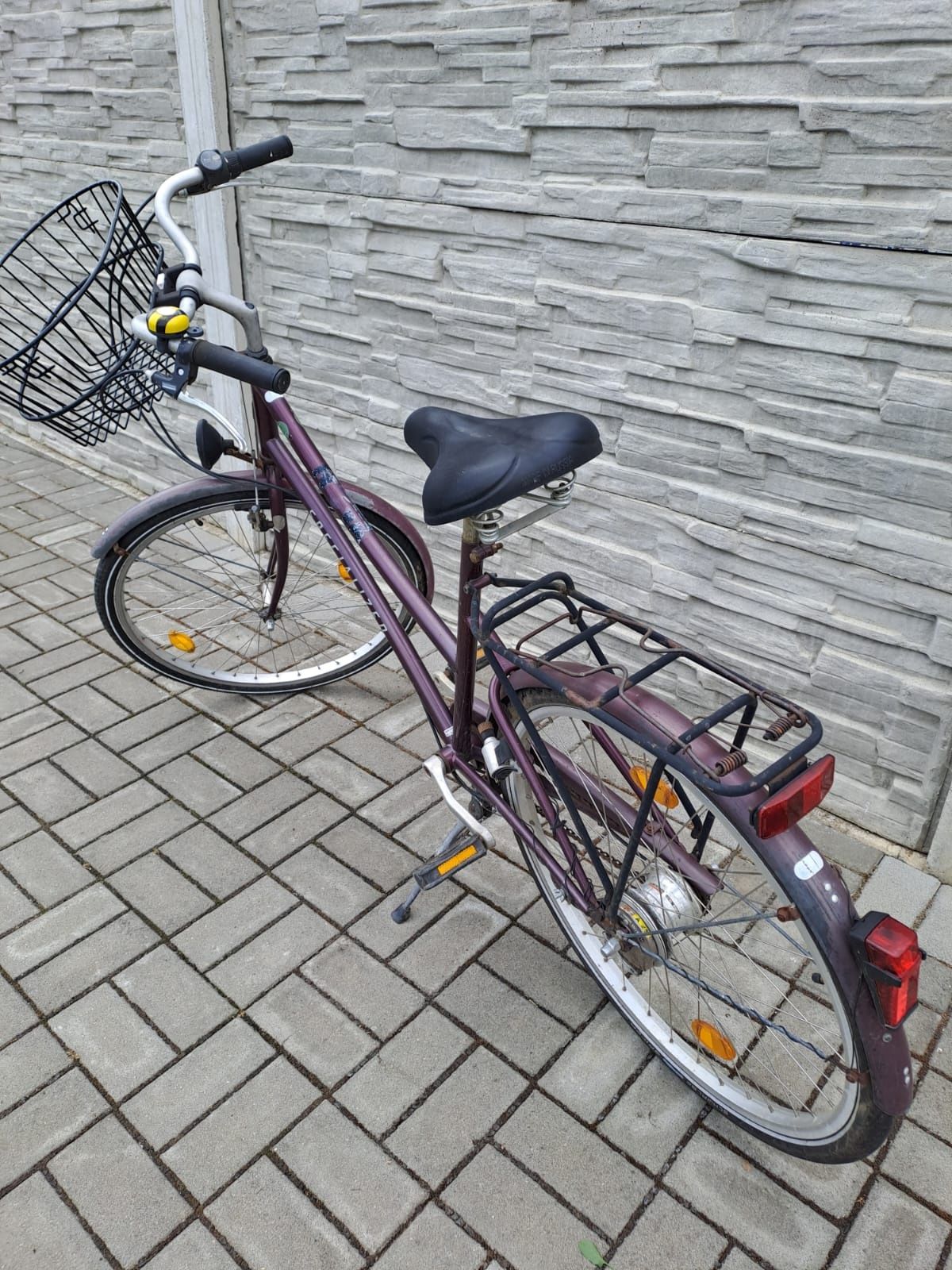 Bicicletă de damă cu coș pe 26