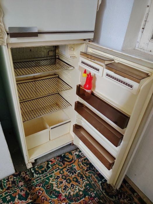 Холодильник продается 300тысяч рабочий