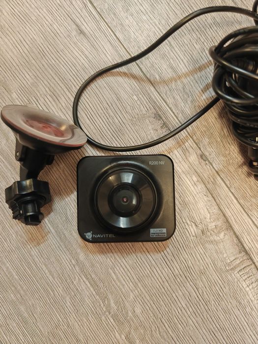 Vand camera auto Navitel  R 200