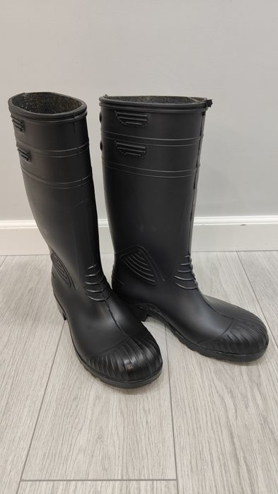 Резиновые сапоги