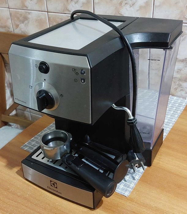 Espressor Electrolux defect, functioneaza, dar cu probleme presiune