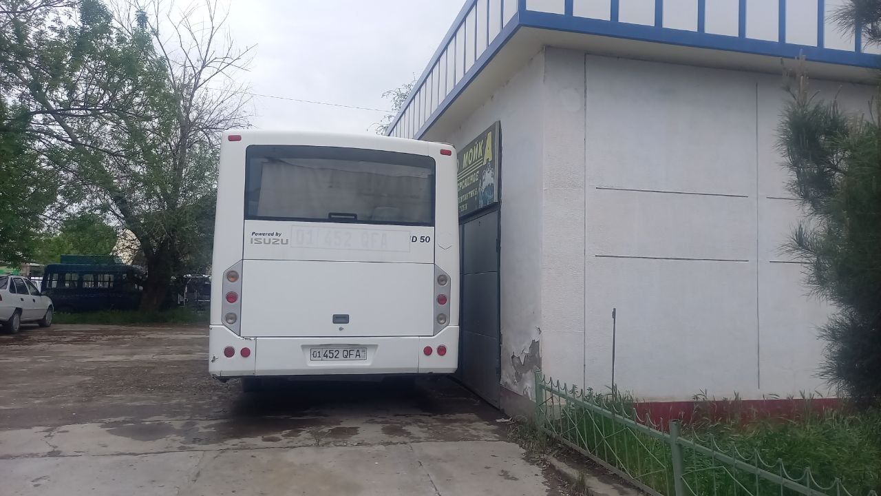 Автобус транспорт
