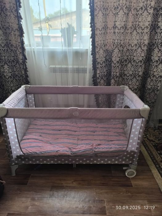 Срочно Продам манеж в отличном состояний