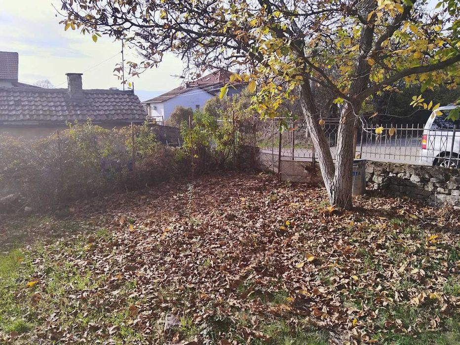 Масивна къща в село Балша