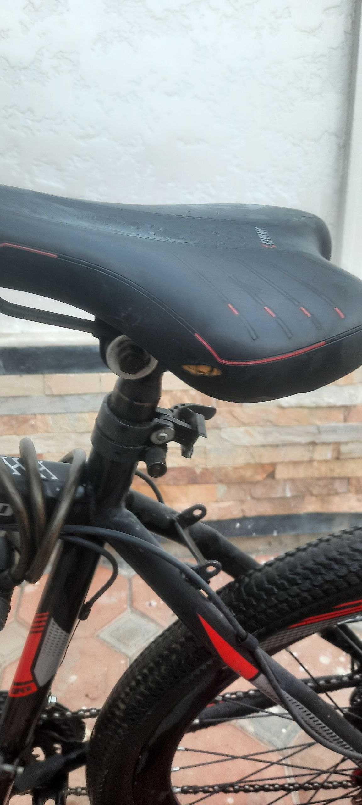 Велосипед 7 скороcтей от shimano в хорошем состоянии царапины на фото