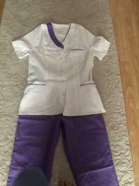 Costum medical nou bluza alba pantalon mov