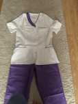Costum medical nou bluza alba pantalon mov