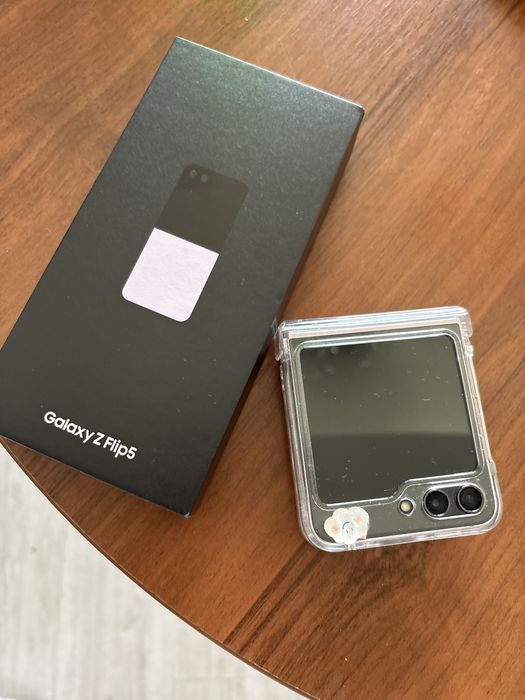 Продам СРОЧНО Z Flip 5