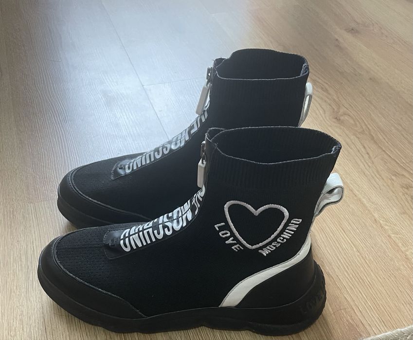 Боти Love Moschino