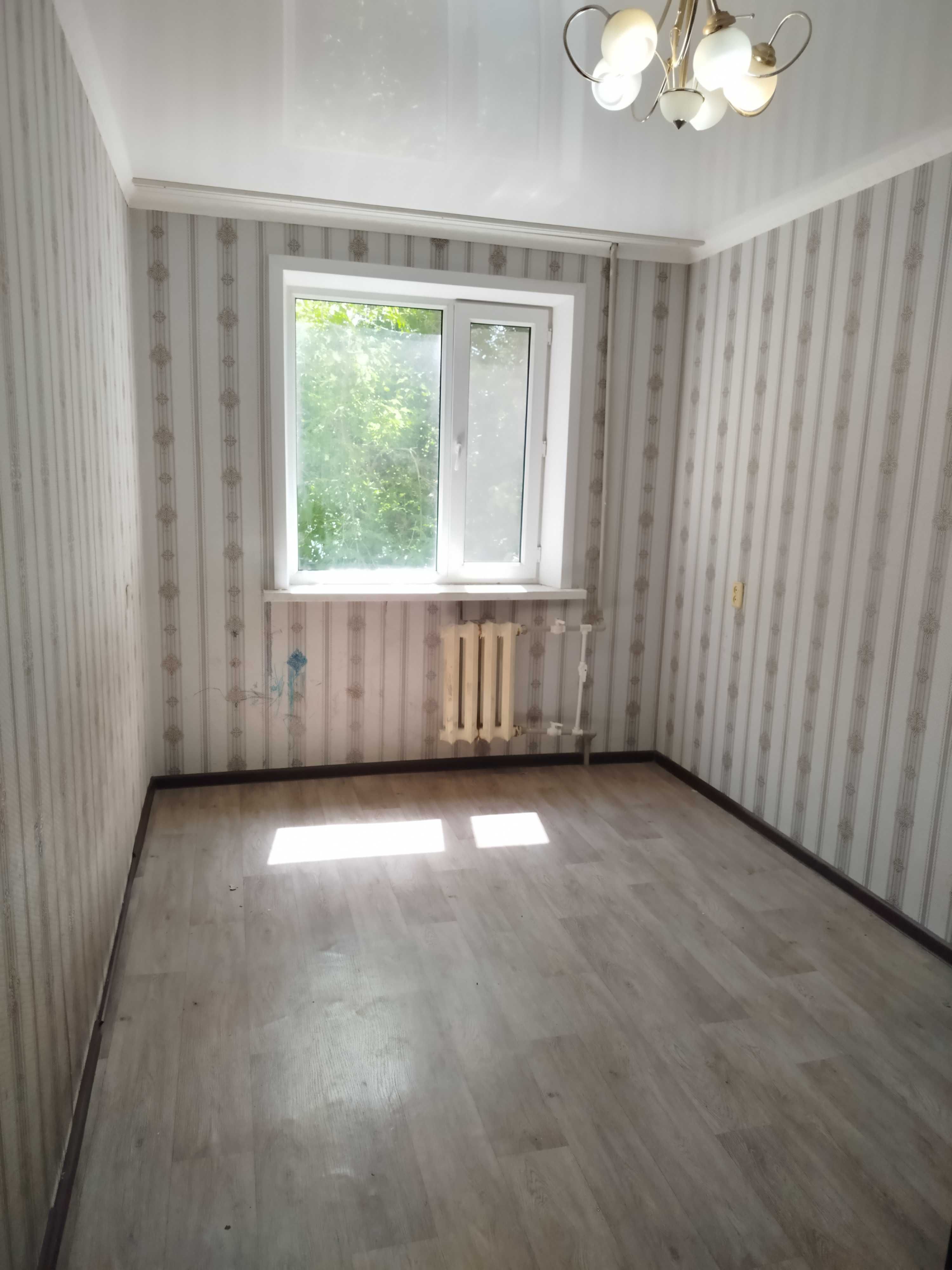 №1480 Продам 2 комнатную квартиру, 3 мкр., пр.Республики