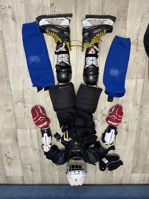 Продам хоккейную форму б/у