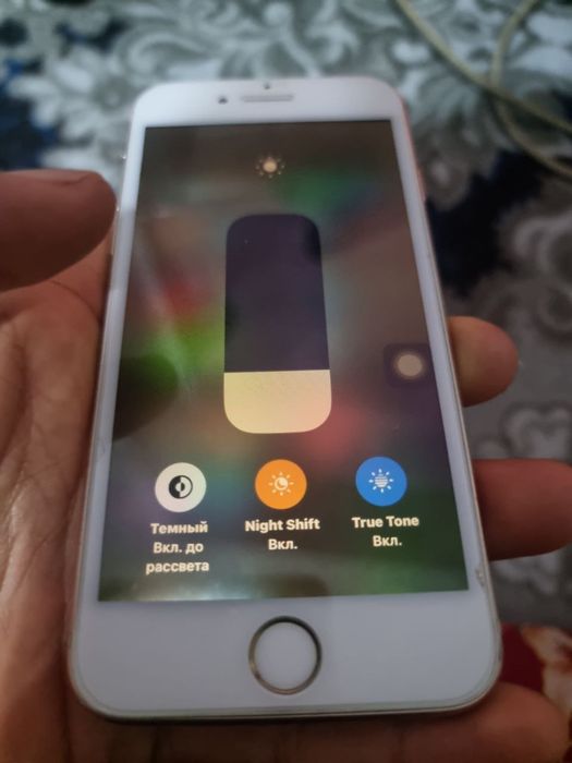 iPhone 8 Xotirasi 64 talik sotiladi 1Mln kami bor . Abmenga ham bor