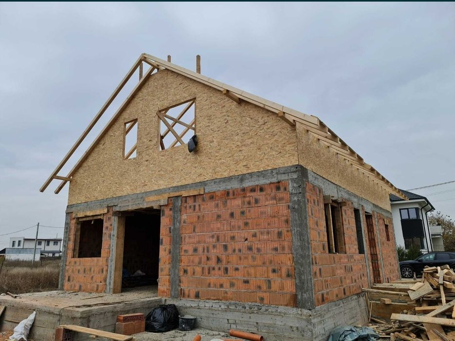 Case la cheie / la rosu