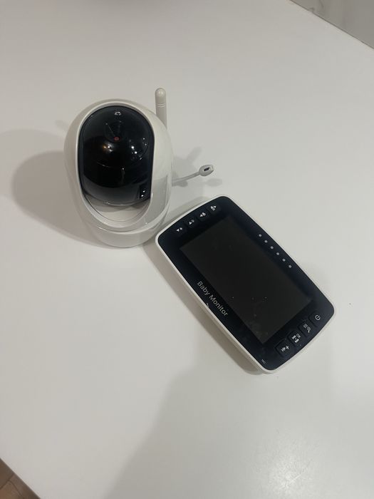 Продам камеру ( видеоняня) с экраном